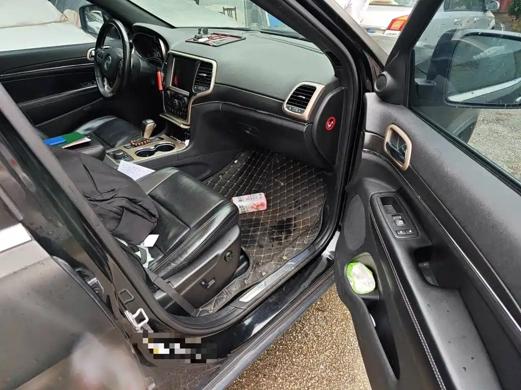 Jeep Grand Cherokee (Import) — миниатюра 20