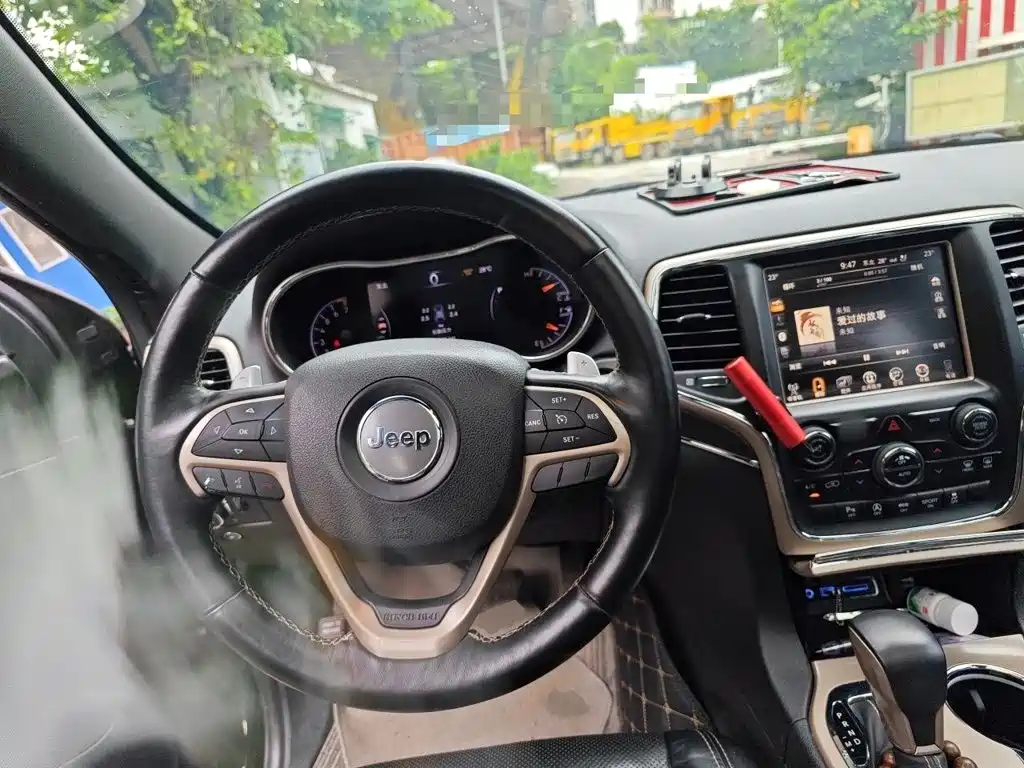 Jeep Grand Cherokee (Import) — миниатюра 3