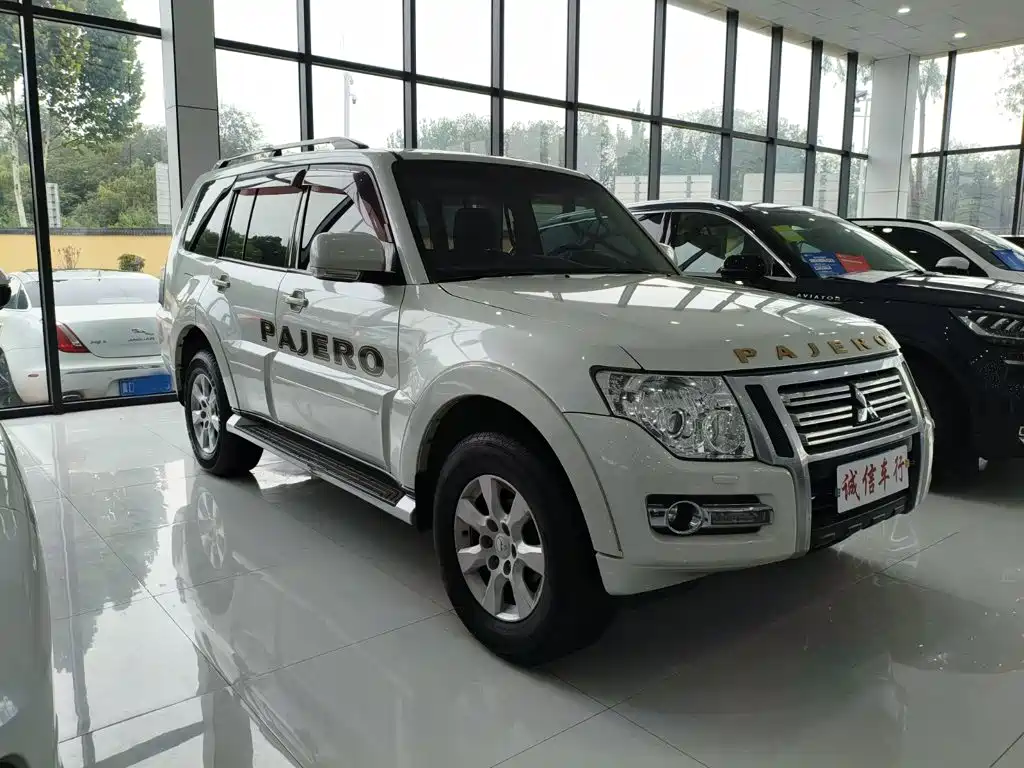 Mitsubishi Pajero (Import) 3.0L Auto Premium Edition, фото 3