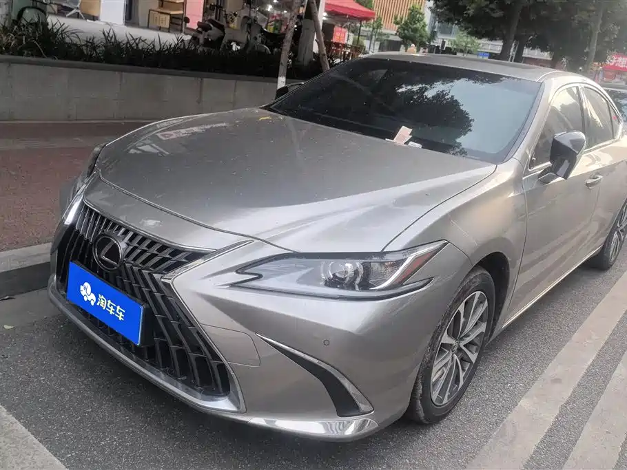 Lexus ES 2023