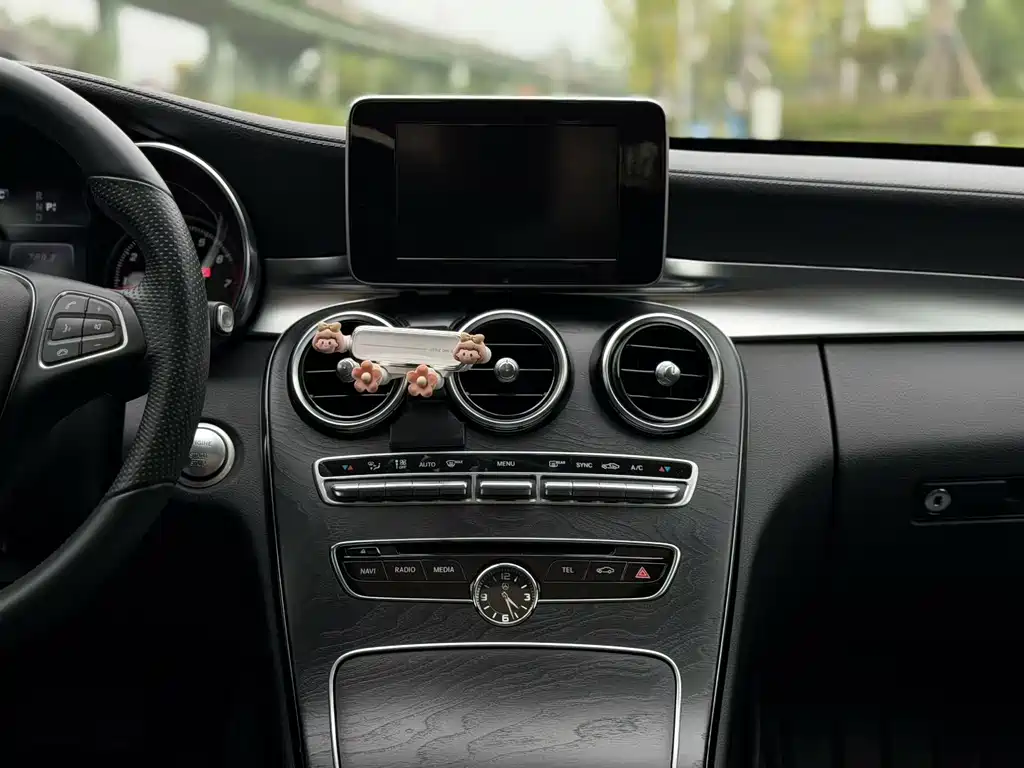 Mercedes-Benz C-Class — миниатюра 6