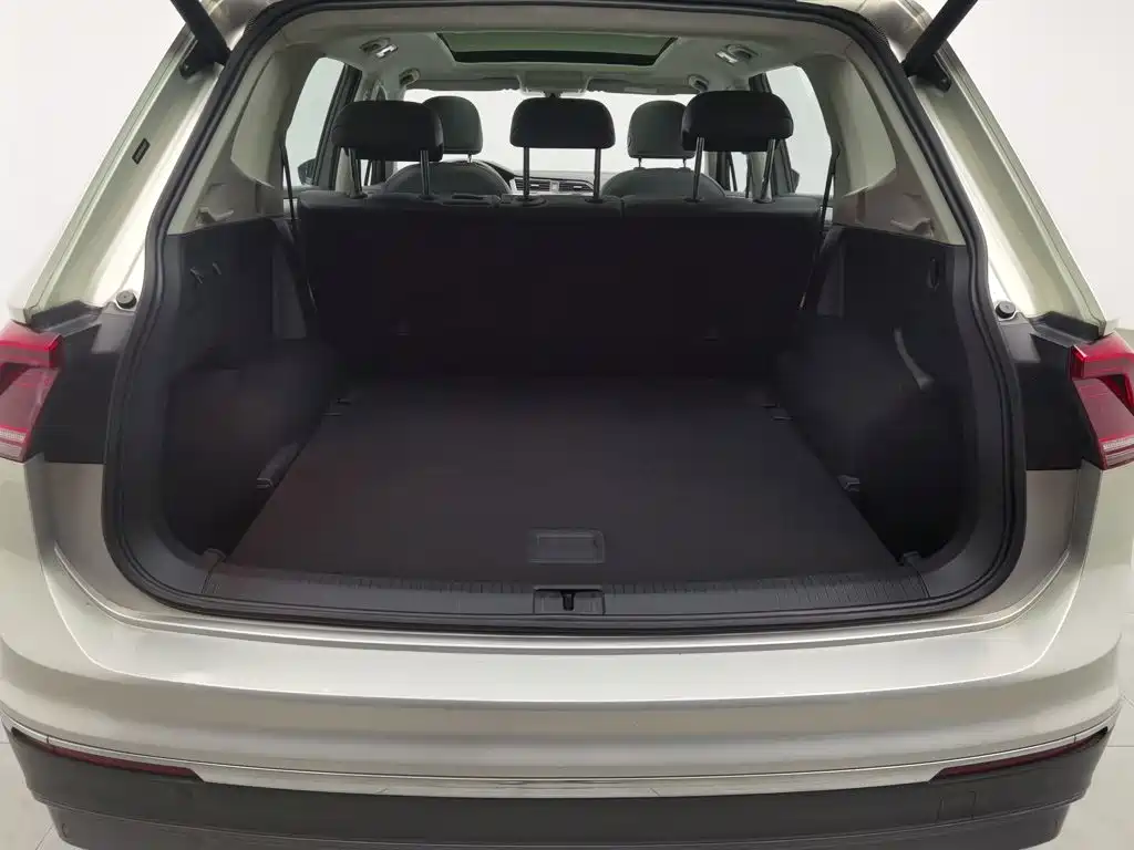 Volkswagen Tiguan L — миниатюра 16