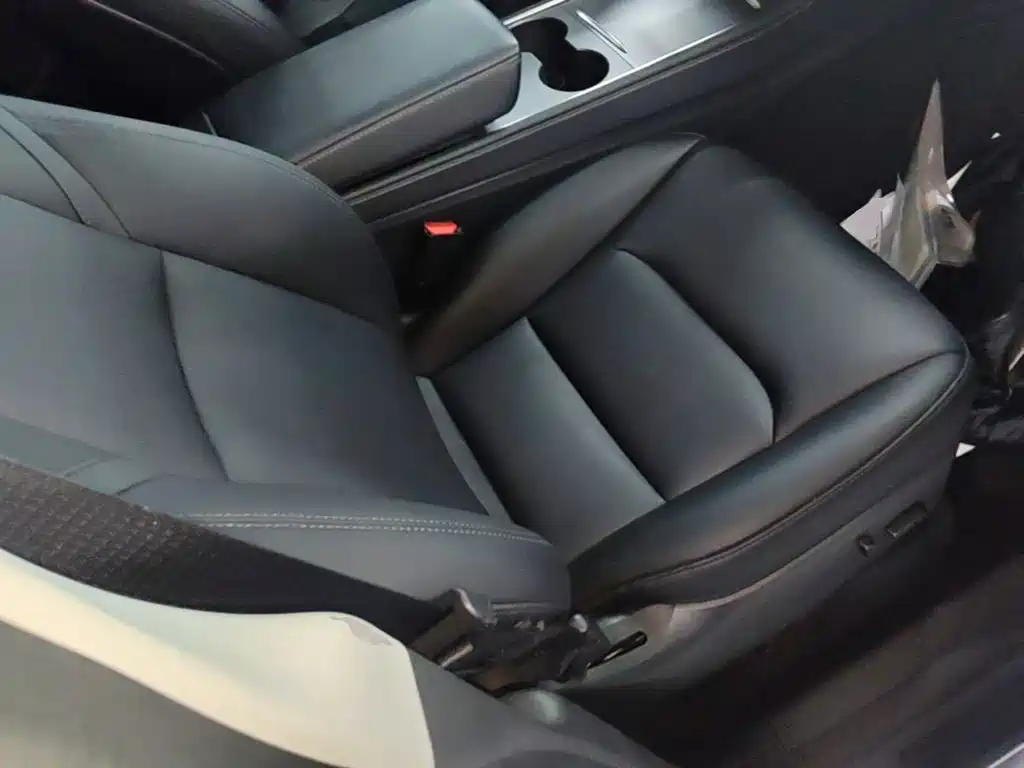 Tesla Model Y — миниатюра 25
