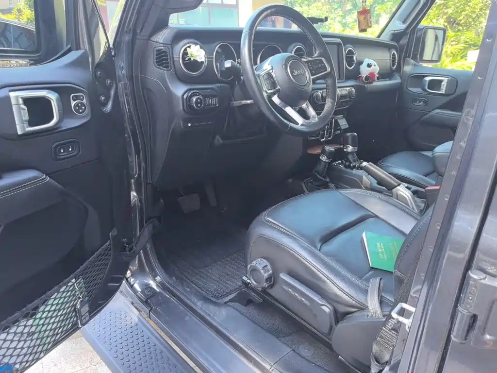 Jeep Wrangler PHEV — миниатюра 17