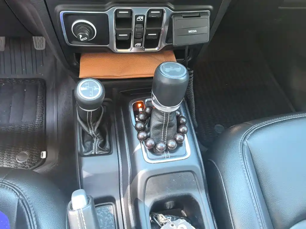 Jeep Wrangler PHEV — миниатюра 15
