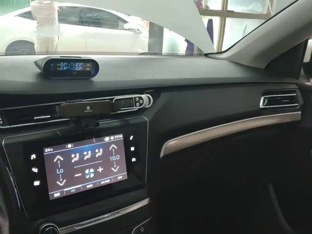 Peugeot 408 — миниатюра 10