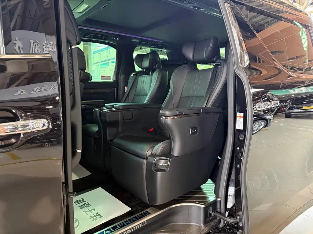 Toyota Vellfire — миниатюра 15