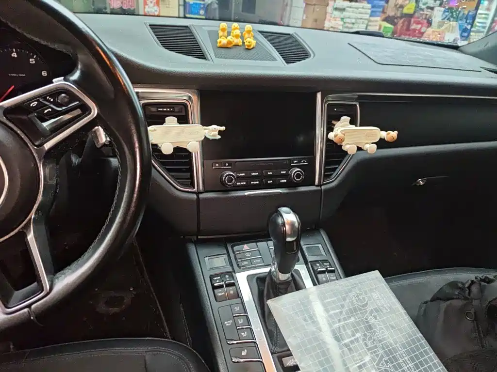 Porsche Macan — миниатюра 14