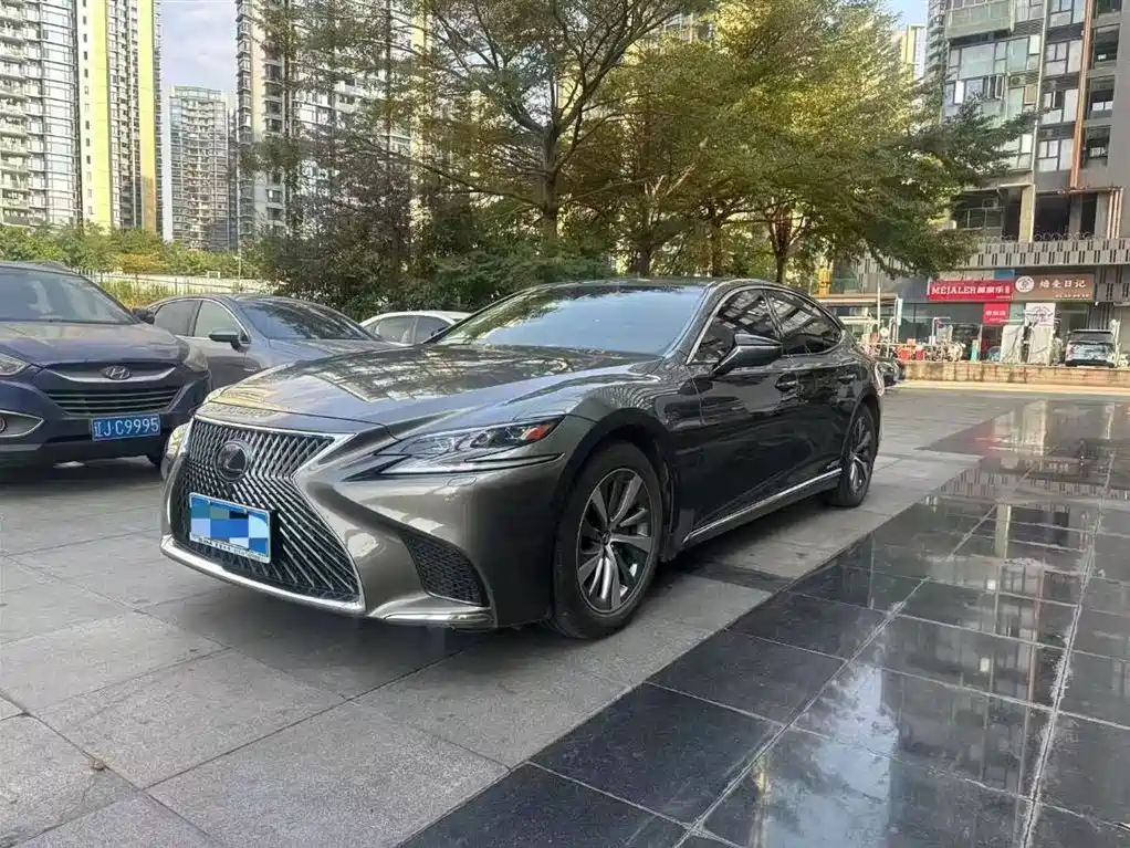 LEXUS LS