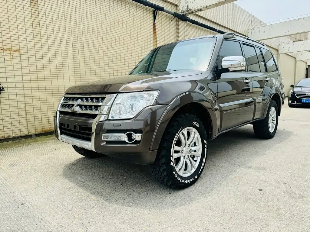 Mitsubishi Pajero (Import)