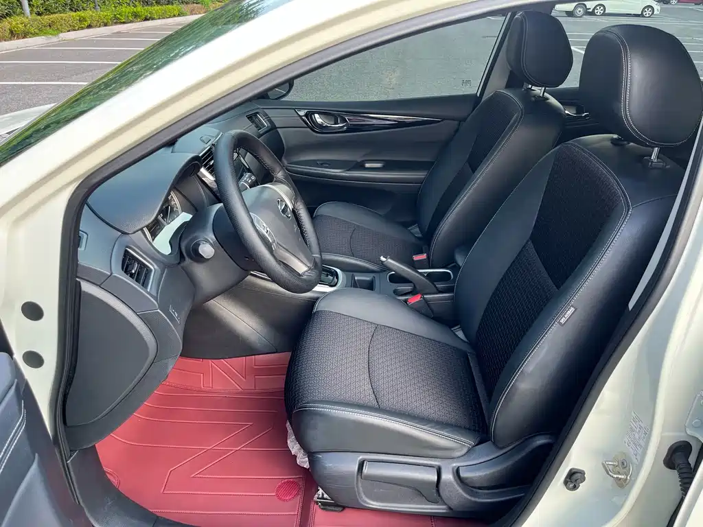 Nissan Tiida — миниатюра 9
