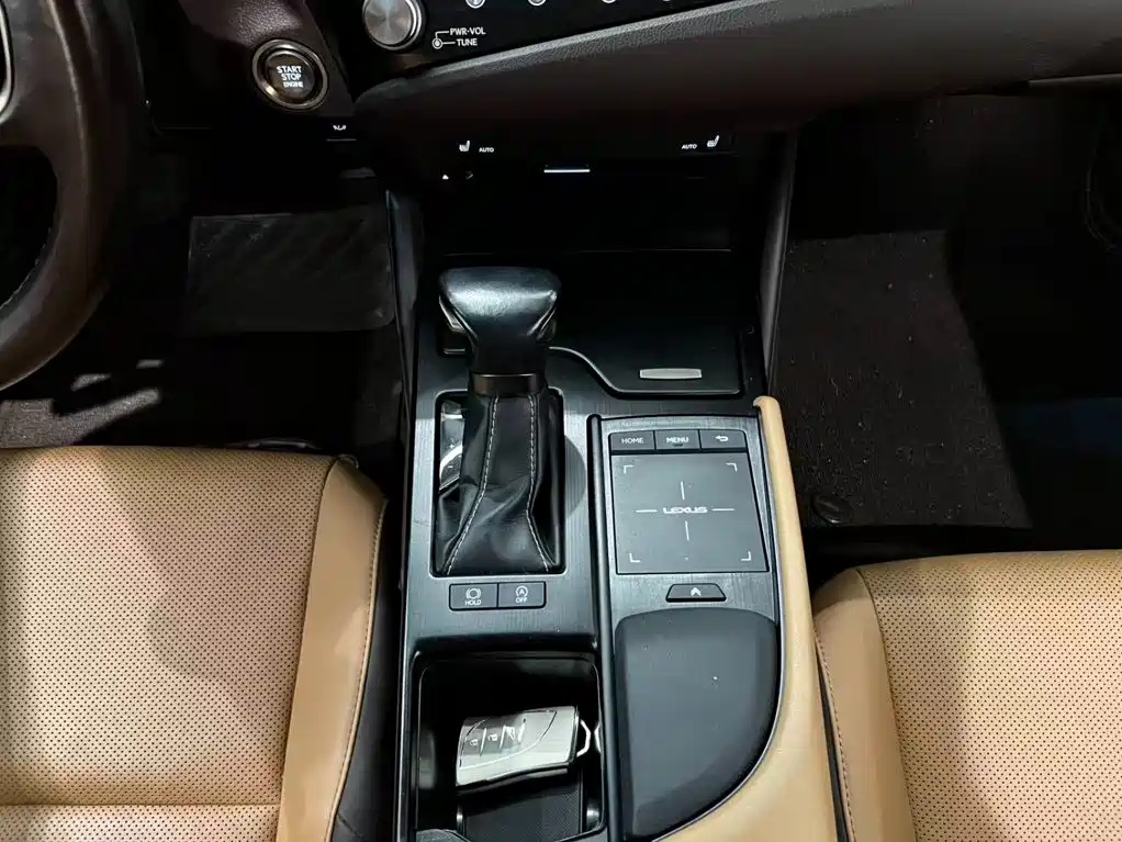 Lexus ES 2020 260