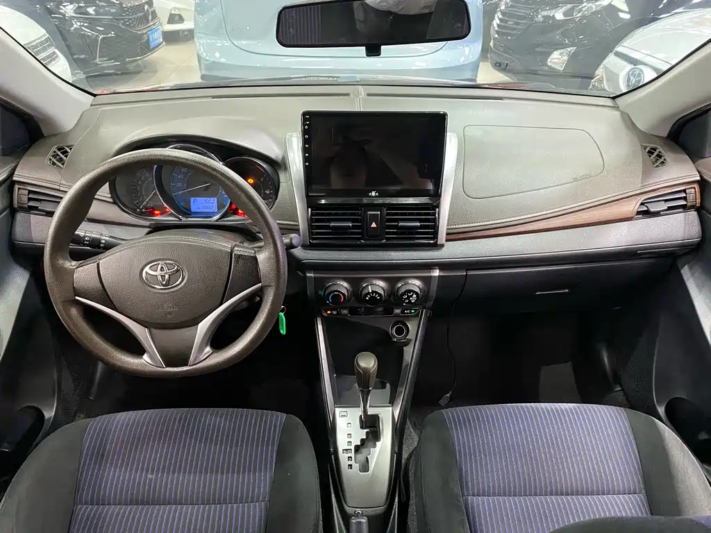 Toyota Yaris L — миниатюра 4