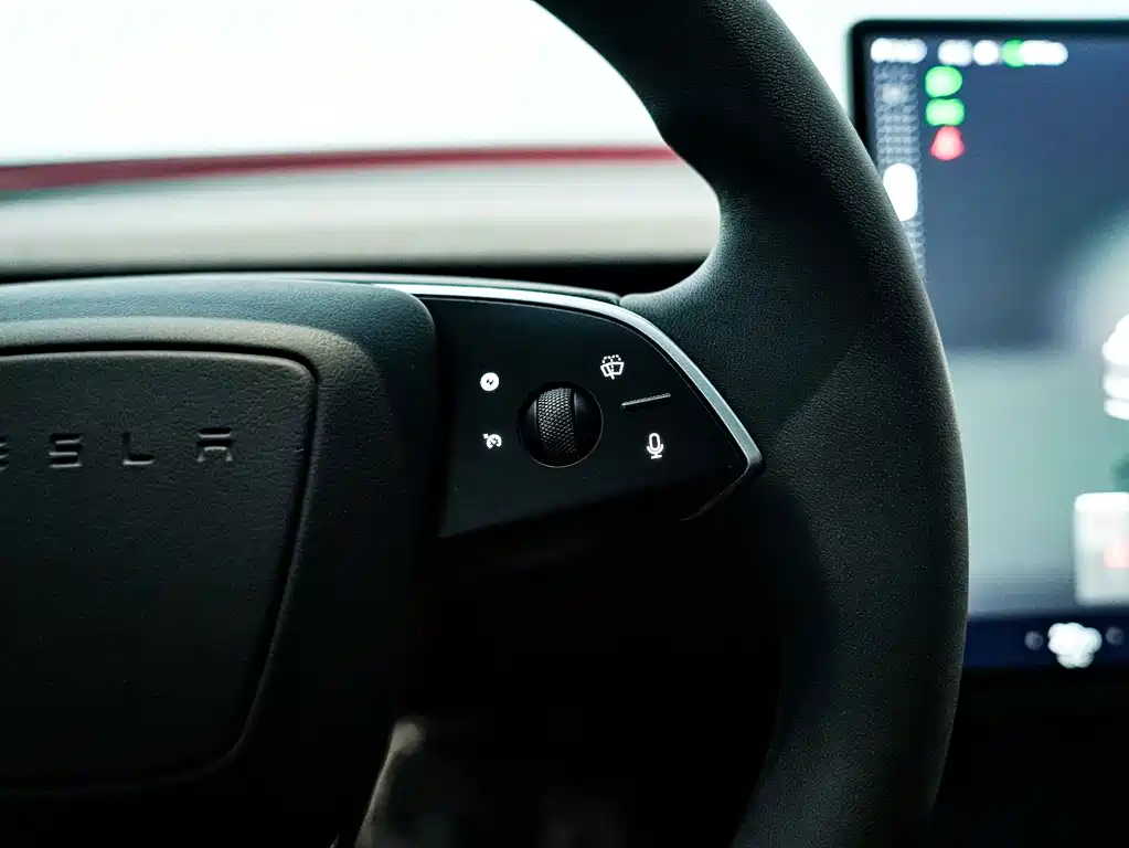 Tesla Model 3 — миниатюра 10