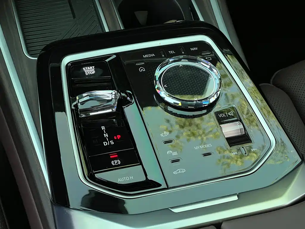 BMW 7 Series — миниатюра 20