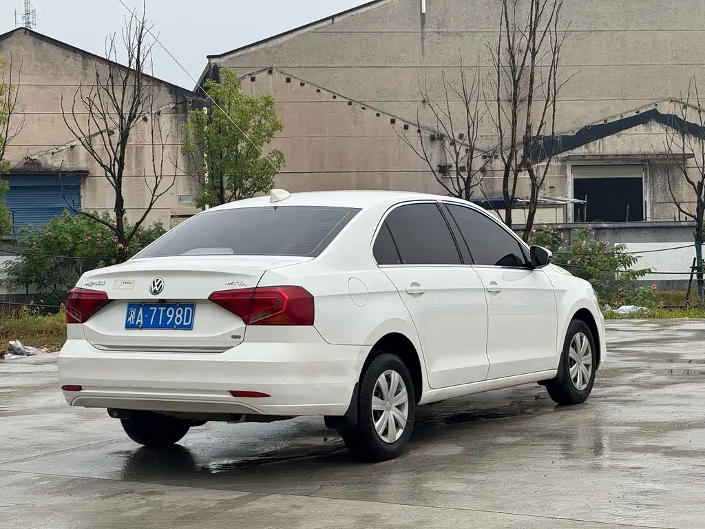 Volkswagen Jetta — миниатюра 10