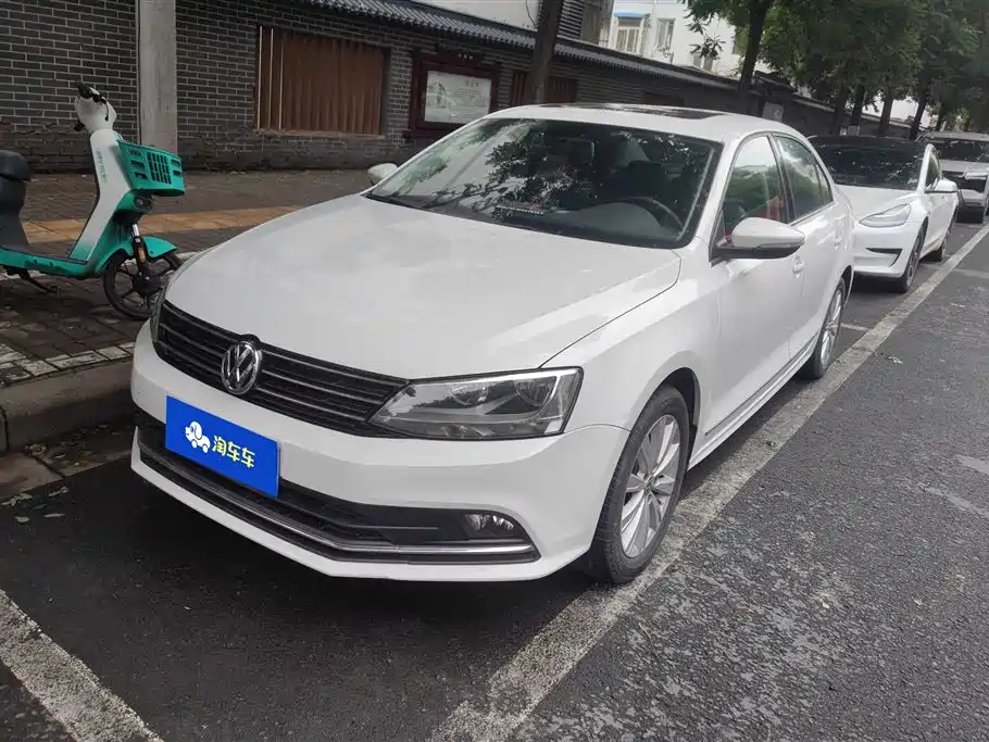 Volkswagen Sagitar 2016