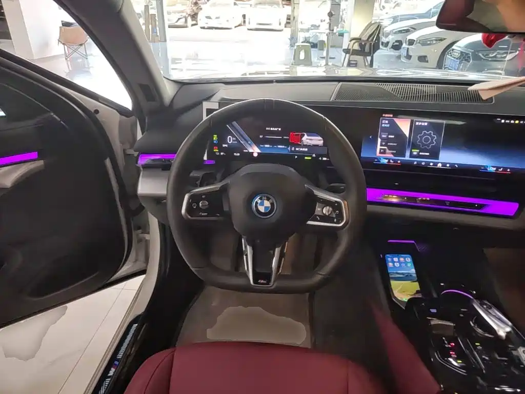 BMW i5 — миниатюра 11