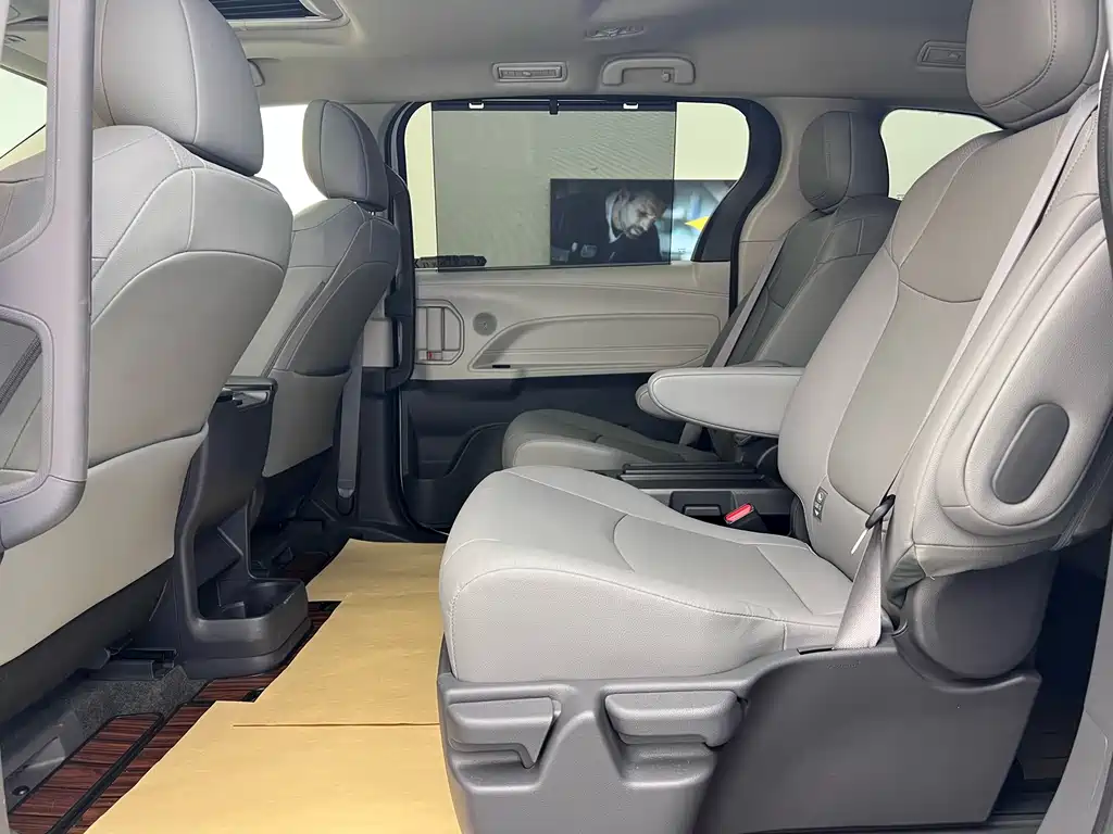 Toyota Granvia 2023 2.5L Comfort