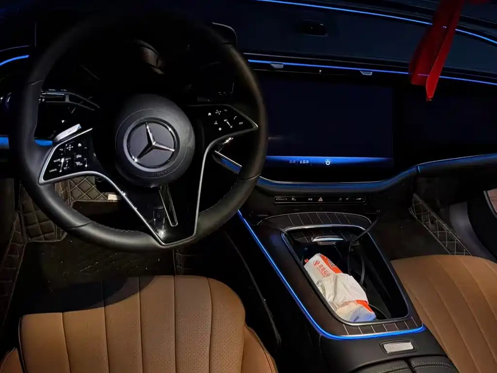 Mercedes-Benz E-Class — миниатюра 5