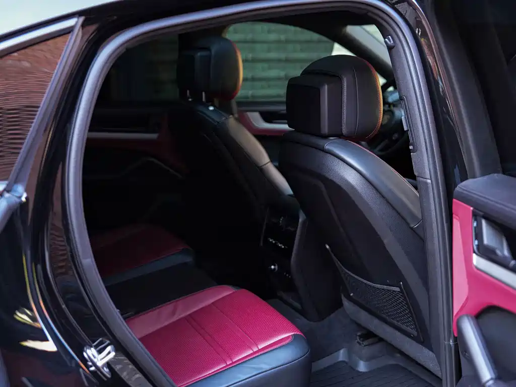 Porsche Cayenne — миниатюра 13