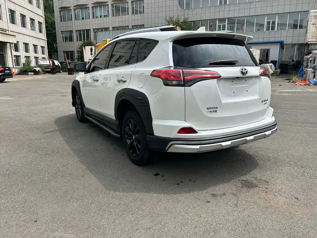 Toyota RAV4 — миниатюра 5