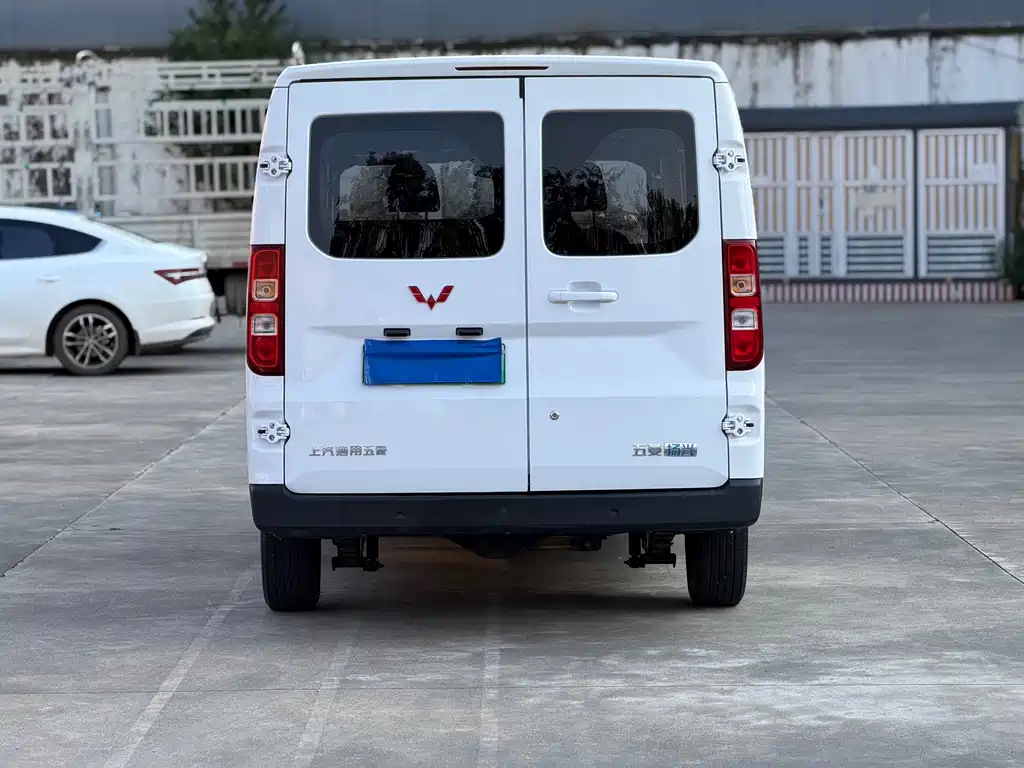 Wuling Yangguang — миниатюра 5