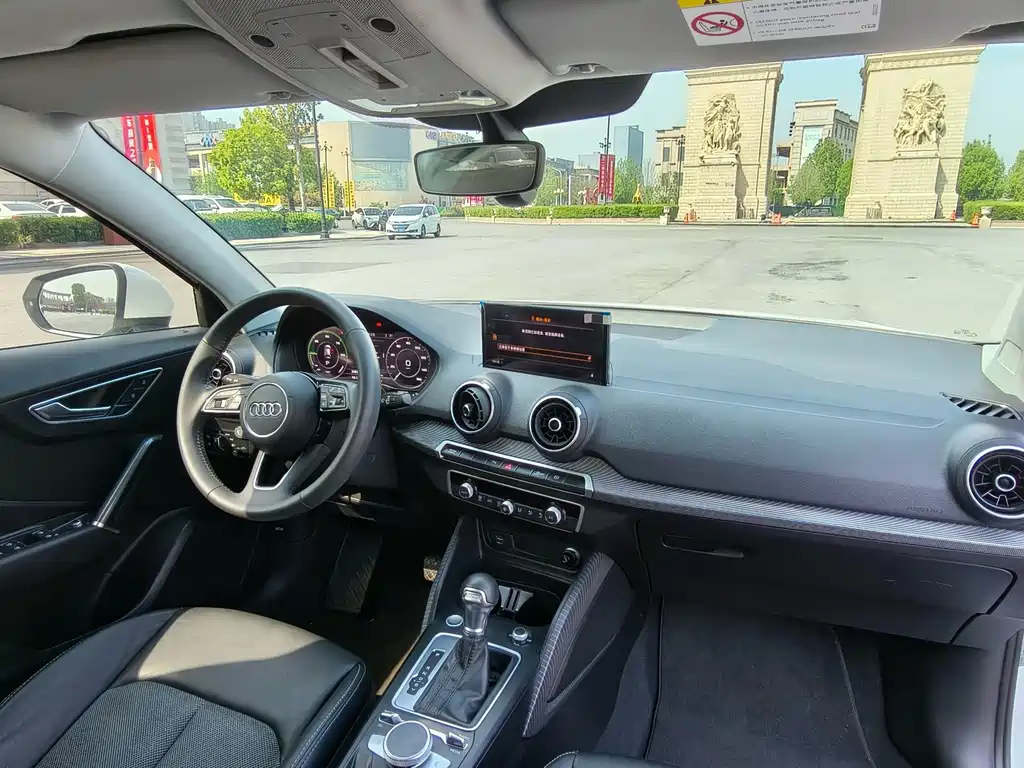 Audi Q2L e-tron — миниатюра 21