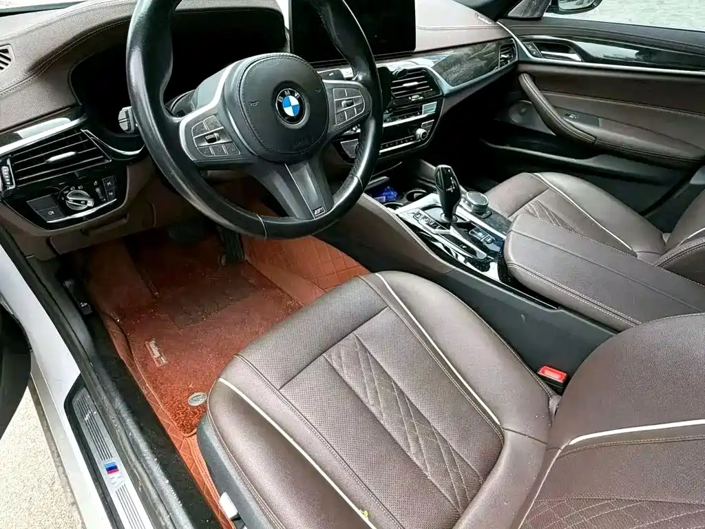 BMW 5 Series — миниатюра 4