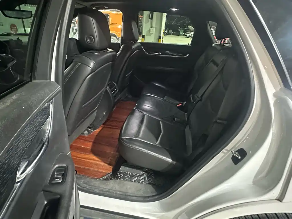Cadillac XT5 — миниатюра 8