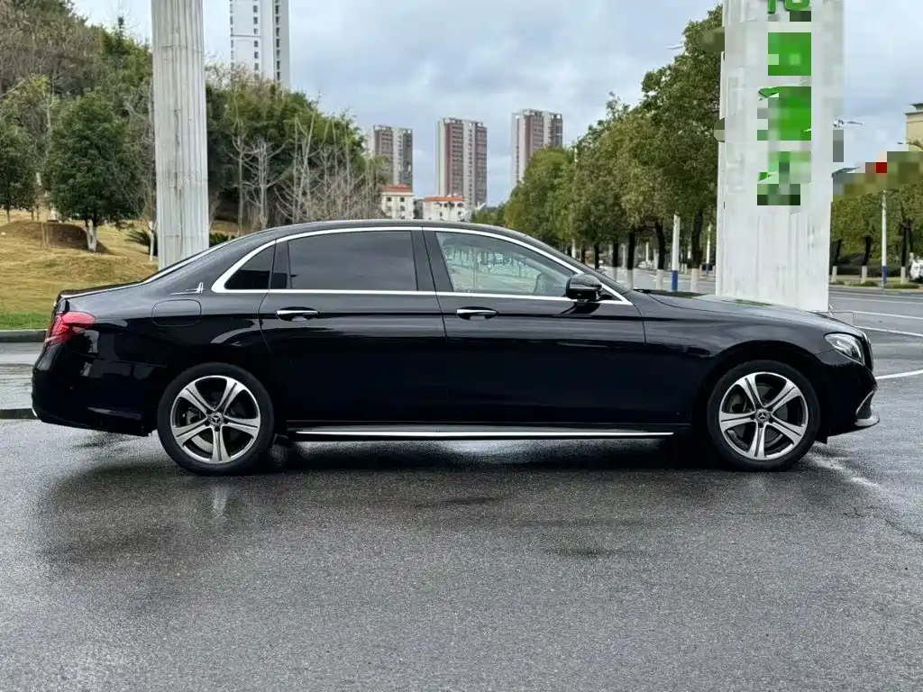 Mercedes-Benz E-Class — миниатюра 5