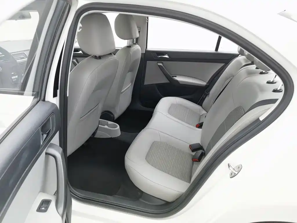 Skoda Rapid — миниатюра 15