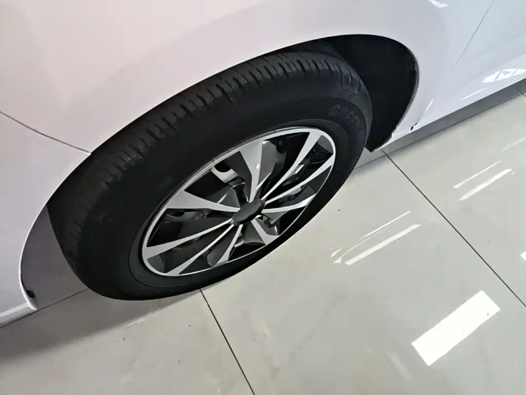 Wuling Hongguang PLUS — миниатюра 23