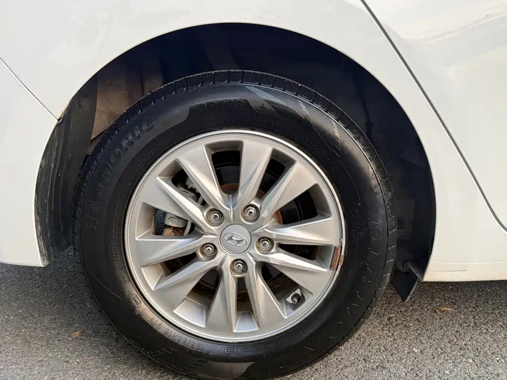 Hyundai Elantra — миниатюра 5