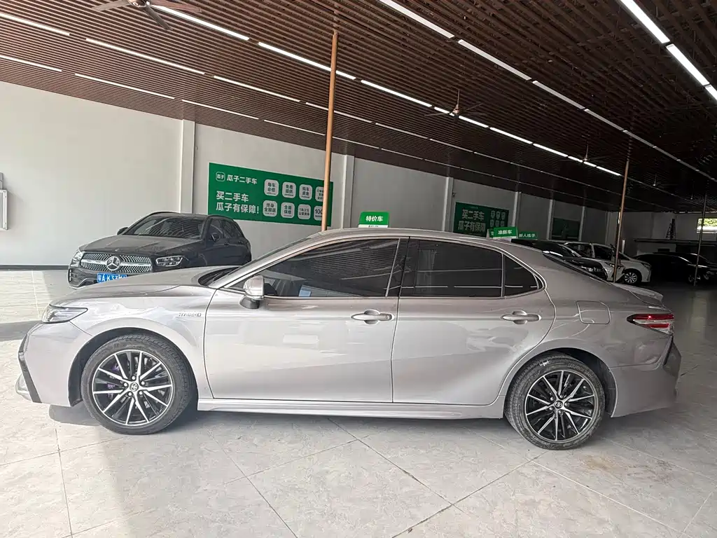 Toyota Camry 2023 2.5HS