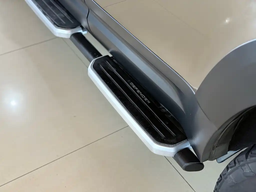 Land Rover Defender — миниатюра 11