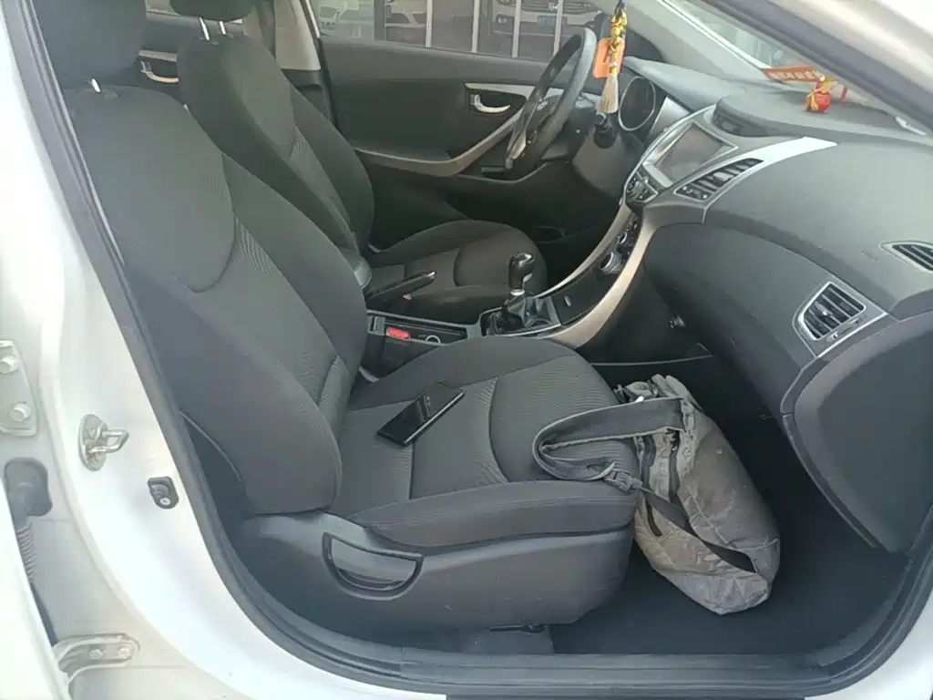 Hyundai Elantra Langdong — миниатюра 25
