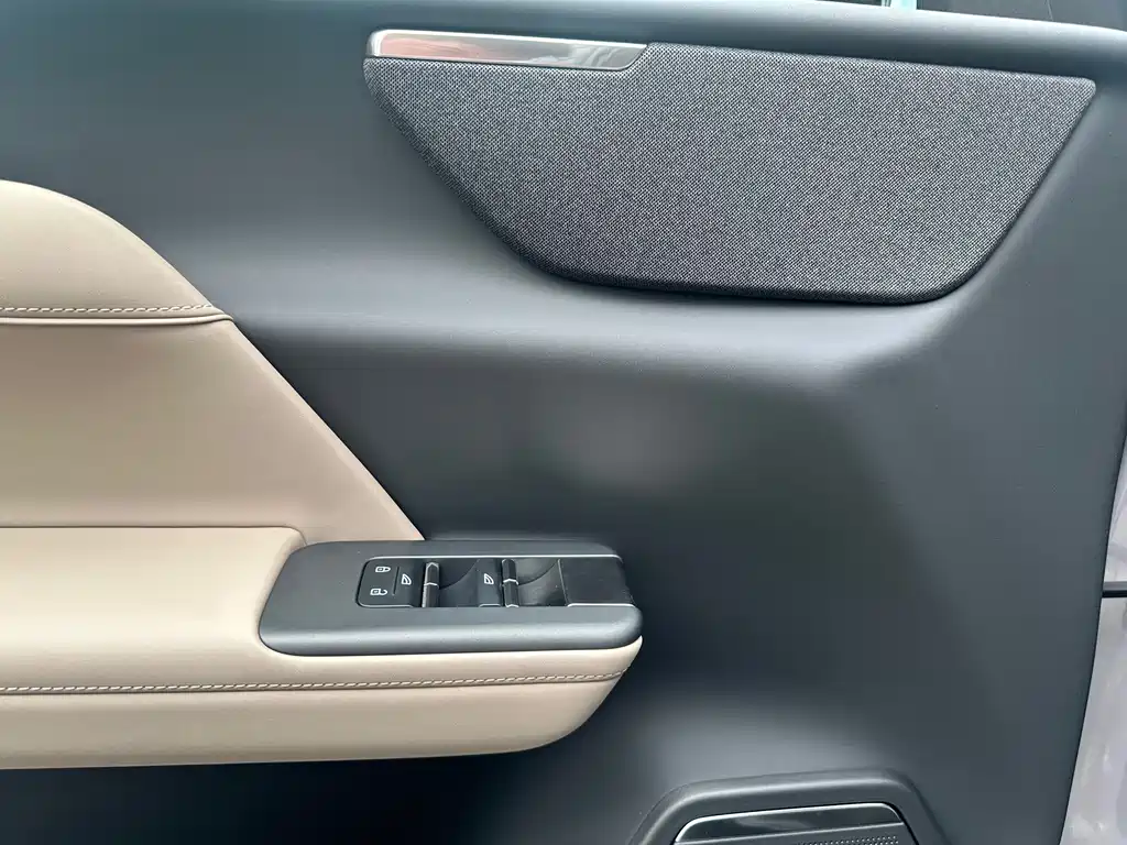 Volvo гибрид Volvo XC70 plug-in — миниатюра 14