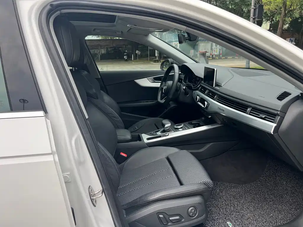 Audi A4L 2018 30 45 TFSI quattro Sport