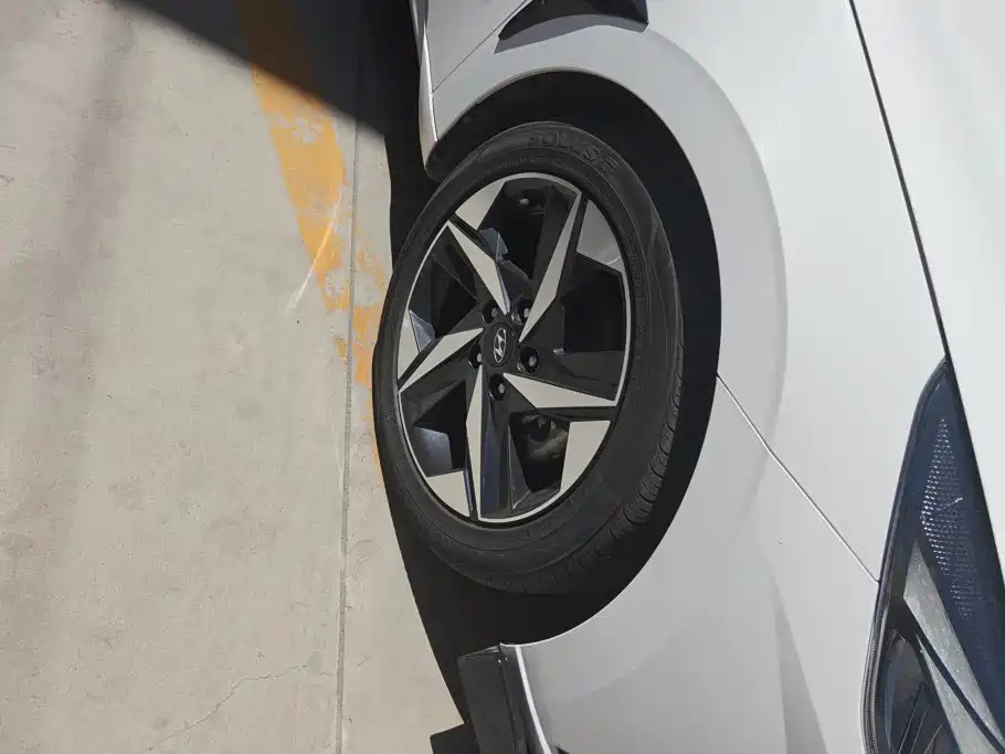 Hyundai Elantra — миниатюра 6
