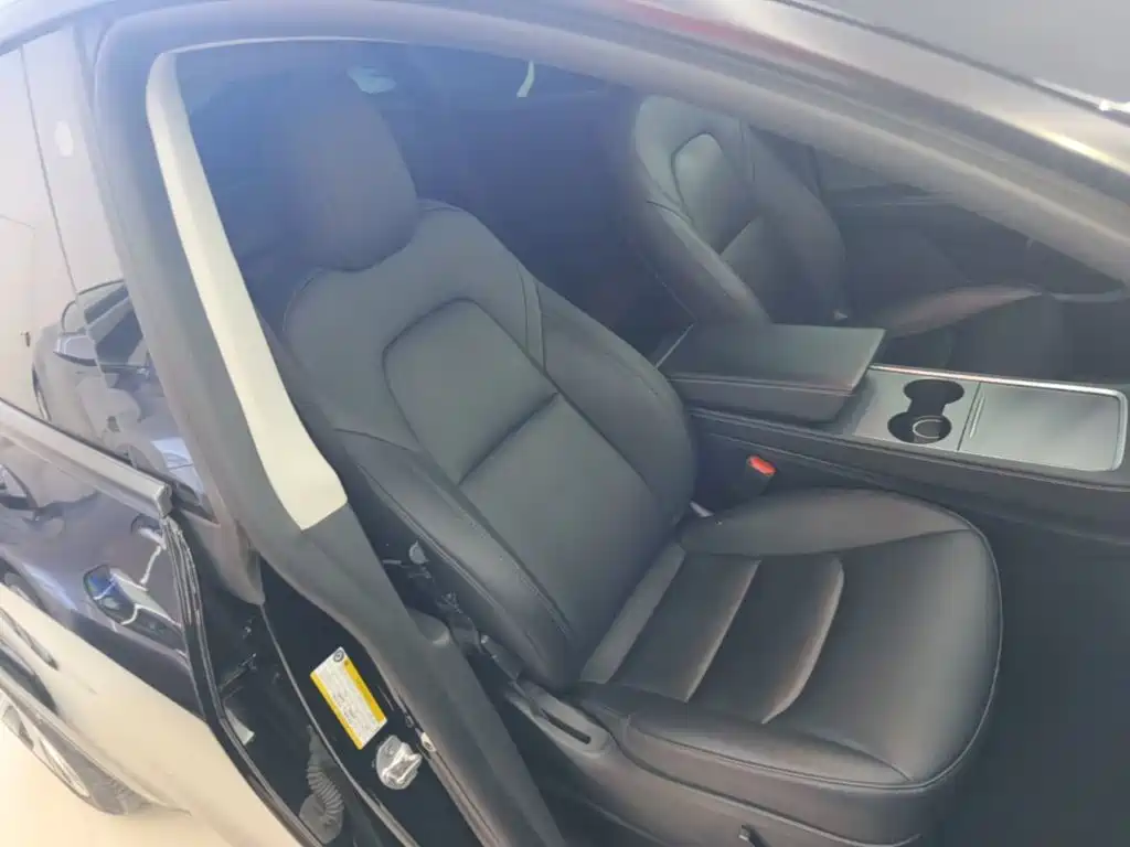 Tesla Model Y — миниатюра 25