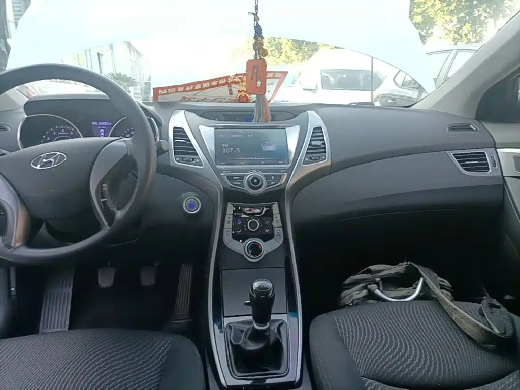 Hyundai Elantra Langdong — миниатюра 13