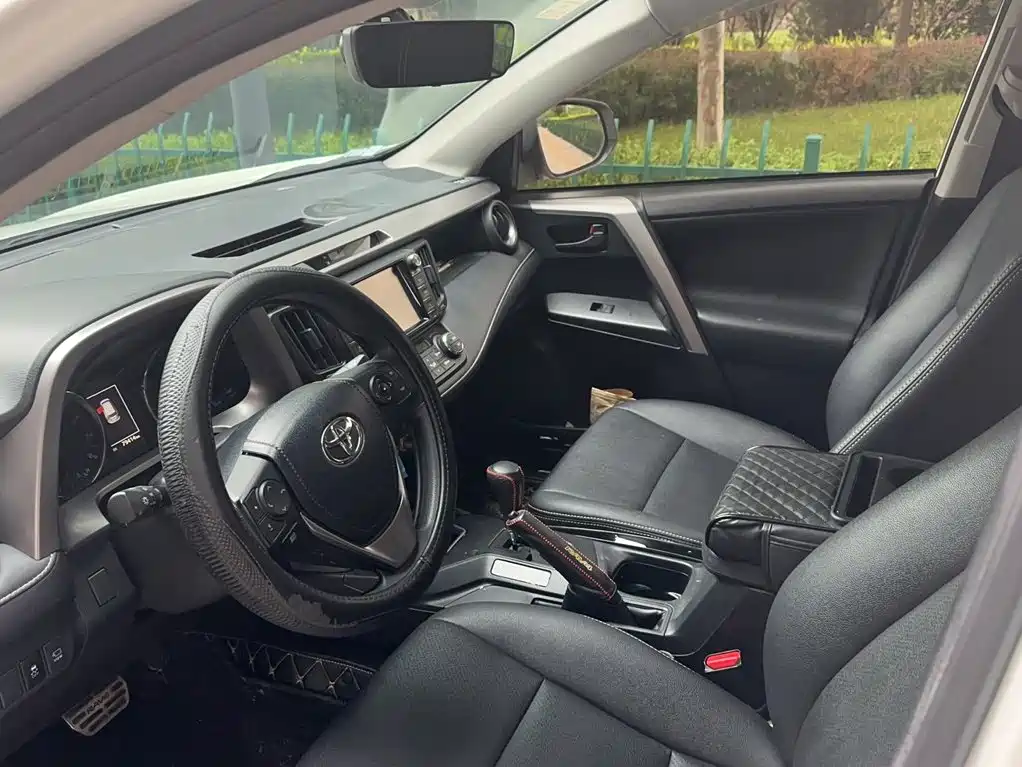 Toyota RAV4 — миниатюра 12