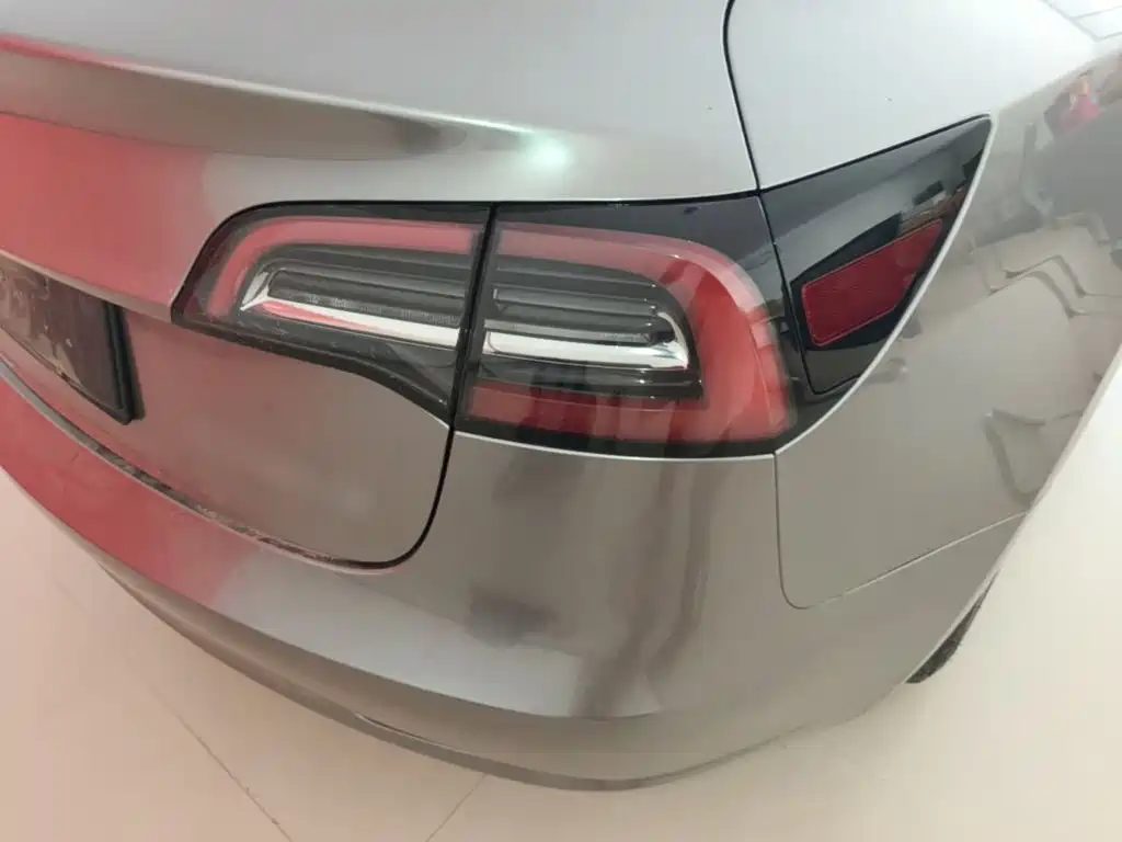 Tesla Model 3 — миниатюра 8