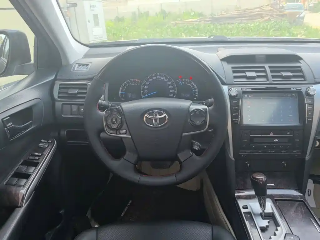 Toyota Camry 2015 2.5G Luxury
