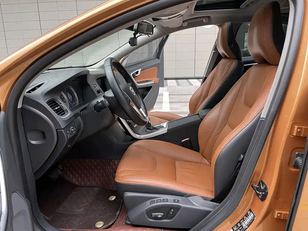 Volvo S60 (Import) — миниатюра 12