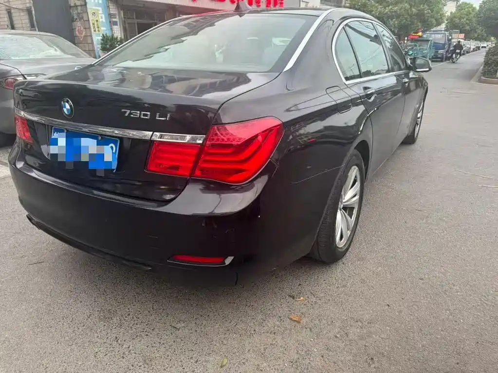 BMW 7 Series — миниатюра 8