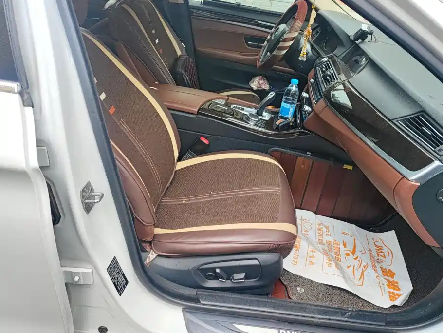 BMW 5 Series — миниатюра 7