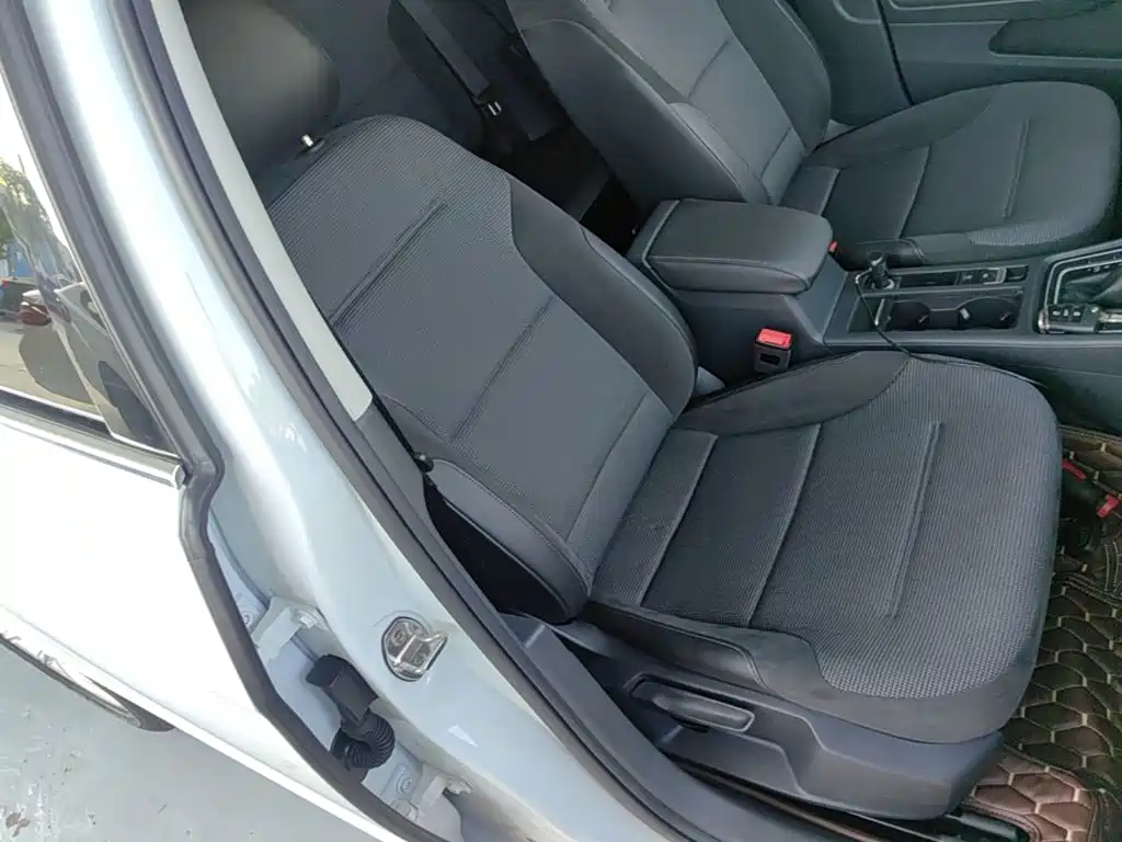 Volkswagen Golf — миниатюра 25