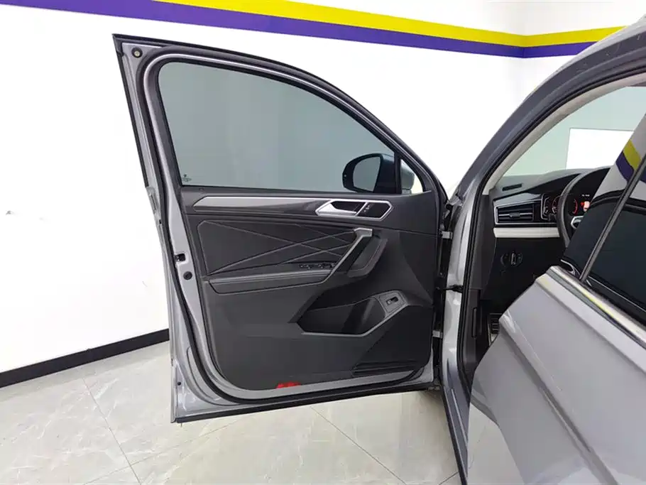 Volkswagen Tiguan L L 2022 330TSI AT R-Line